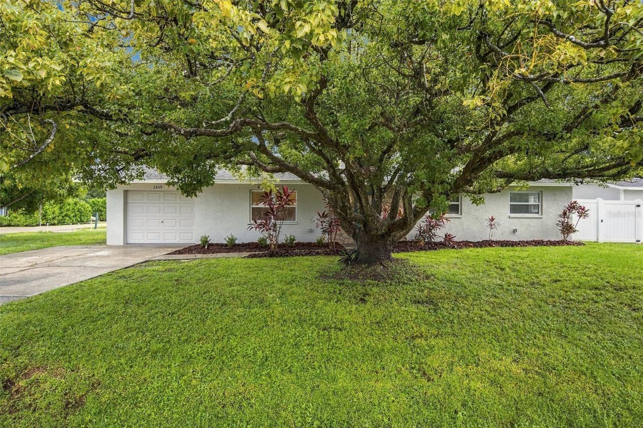 3205 Dunbar Dr., Sarasota, FL 34232