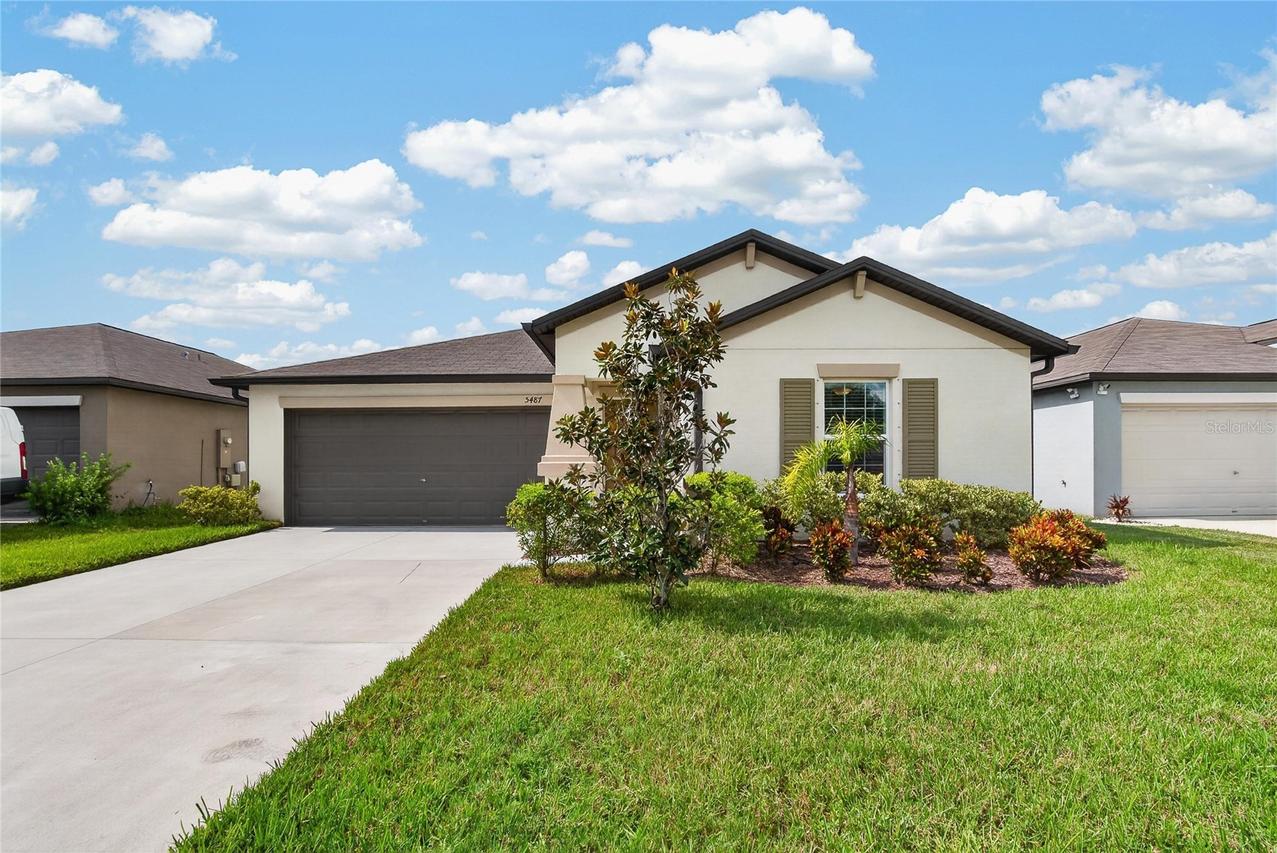 5487 Blue Azure Dr., Wimauma, FL 33598