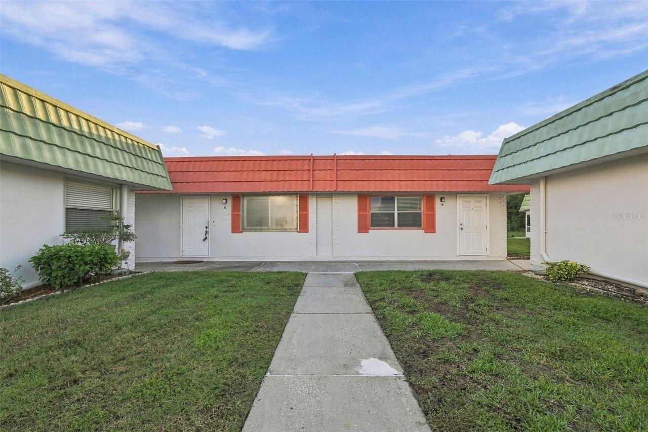 1802 Bedford Ln. #9, Sun City Center, FL 33573