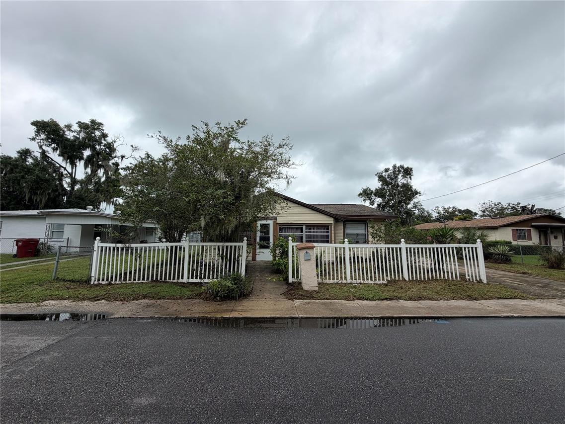 1104 E Warren St., Plant City, FL 33563