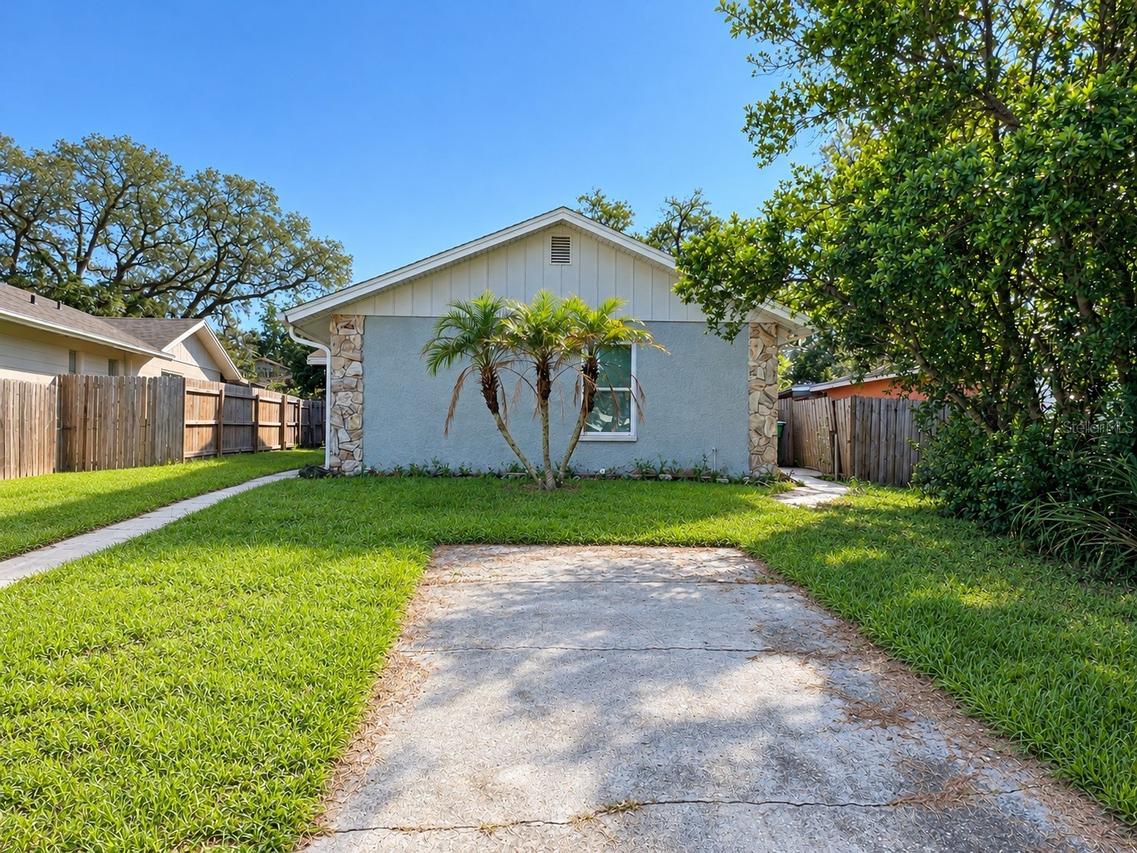 10417 N Hartts Dr., Tampa, FL 33617