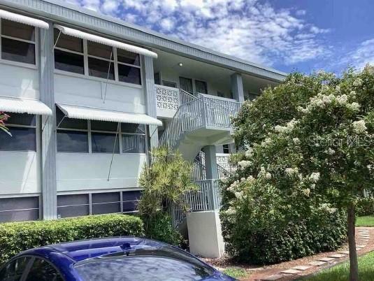 445 32nd Ave. #W104, St Petersburg, FL 33704