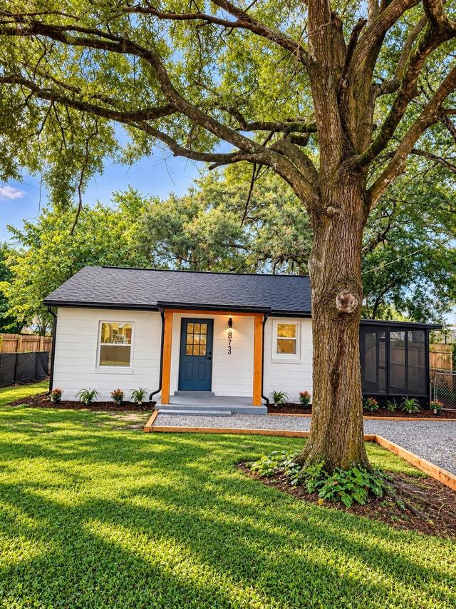 8713 N 39th St., Tampa, FL 33604
