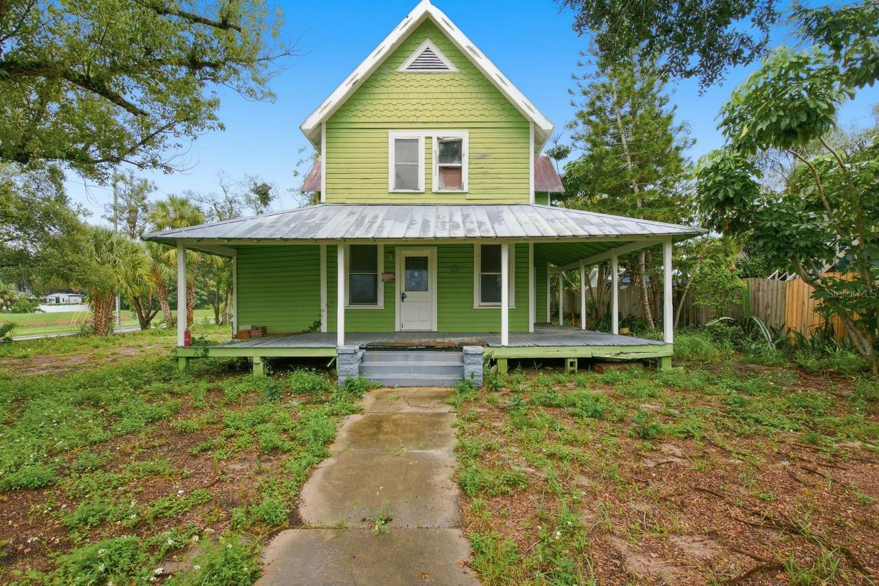 226 N Grosse Ave., Tarpon Springs, FL 34689