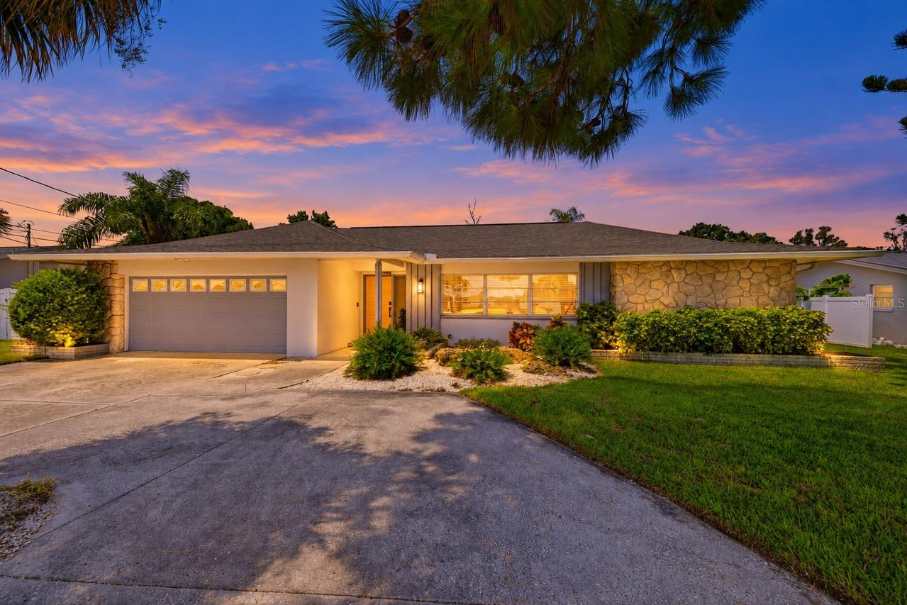 9542 Oakhurst Rd., Seminole, FL 33776
