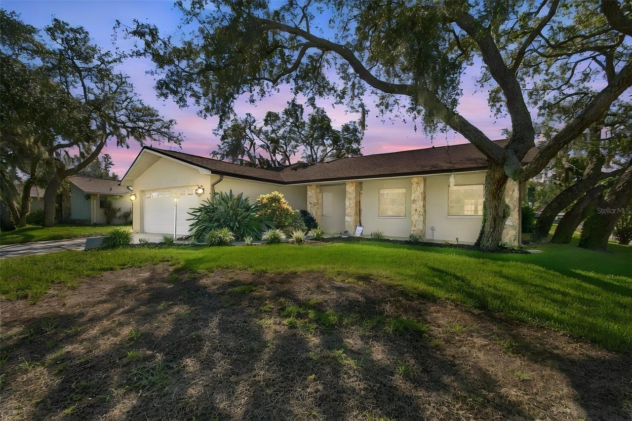 874 Pinewood Ter., Palm Harbor, FL 34683