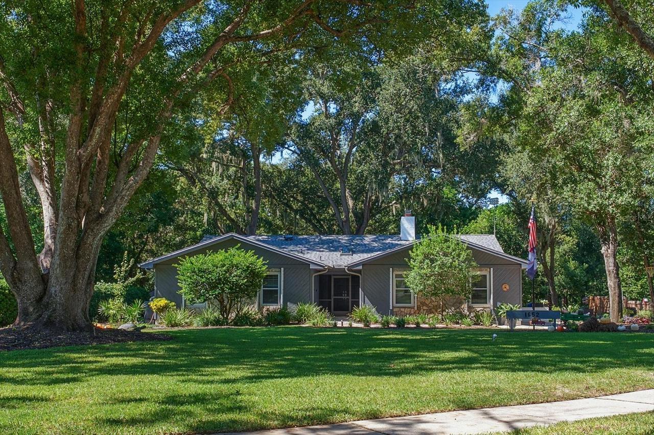 1652 Hobbit Rd., Dunedin, FL 34698