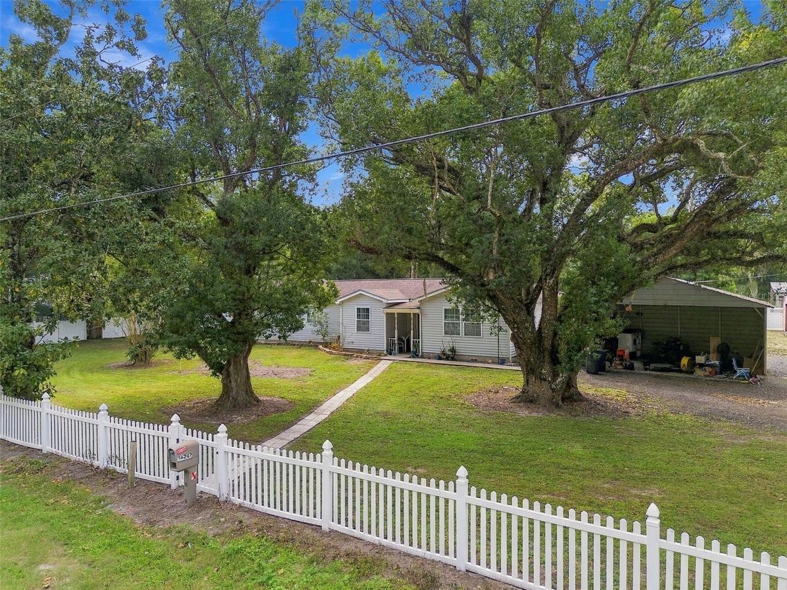 36242 Chancey Rd., Zephyrhills, FL 33541