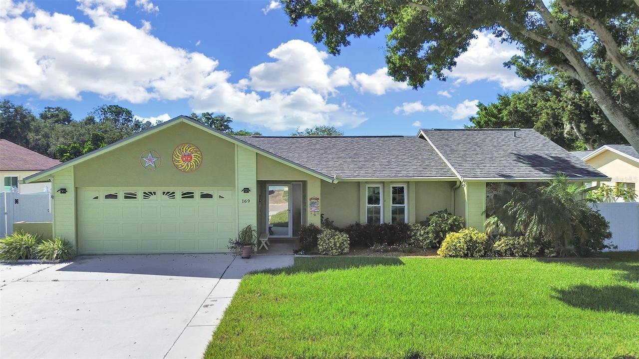 169 Foxcroft Dr., Palm Harbor, FL 34683