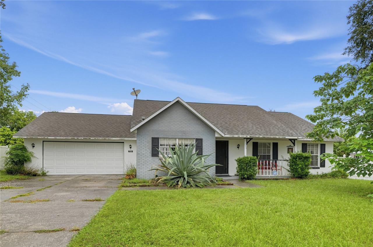 735 Oak Ln., Groveland, FL 34736