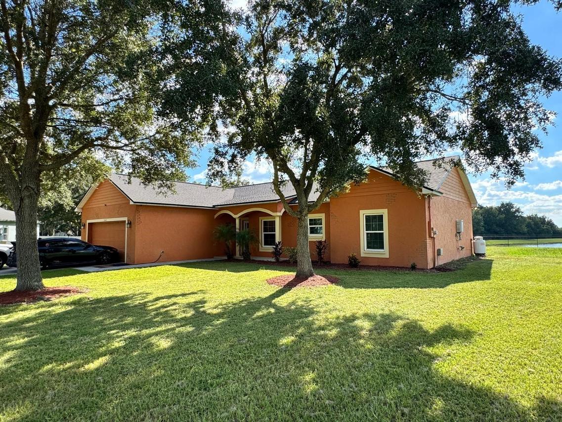 5223 Pancho Villa Ln., Plant City, FL 33566