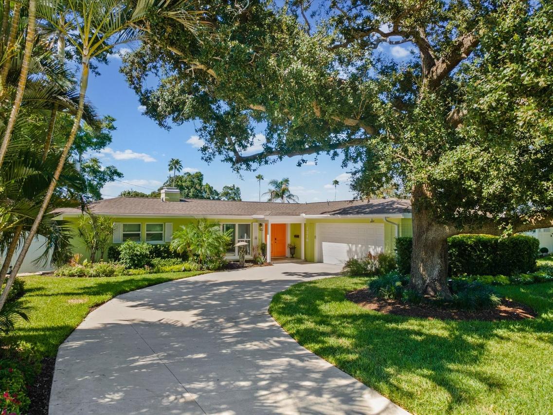 1316 Golf View Dr., Belleair, FL 33756