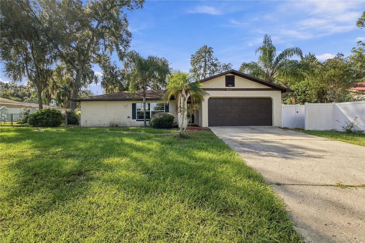 2711 Charleston Dr., Plant City, FL 33563