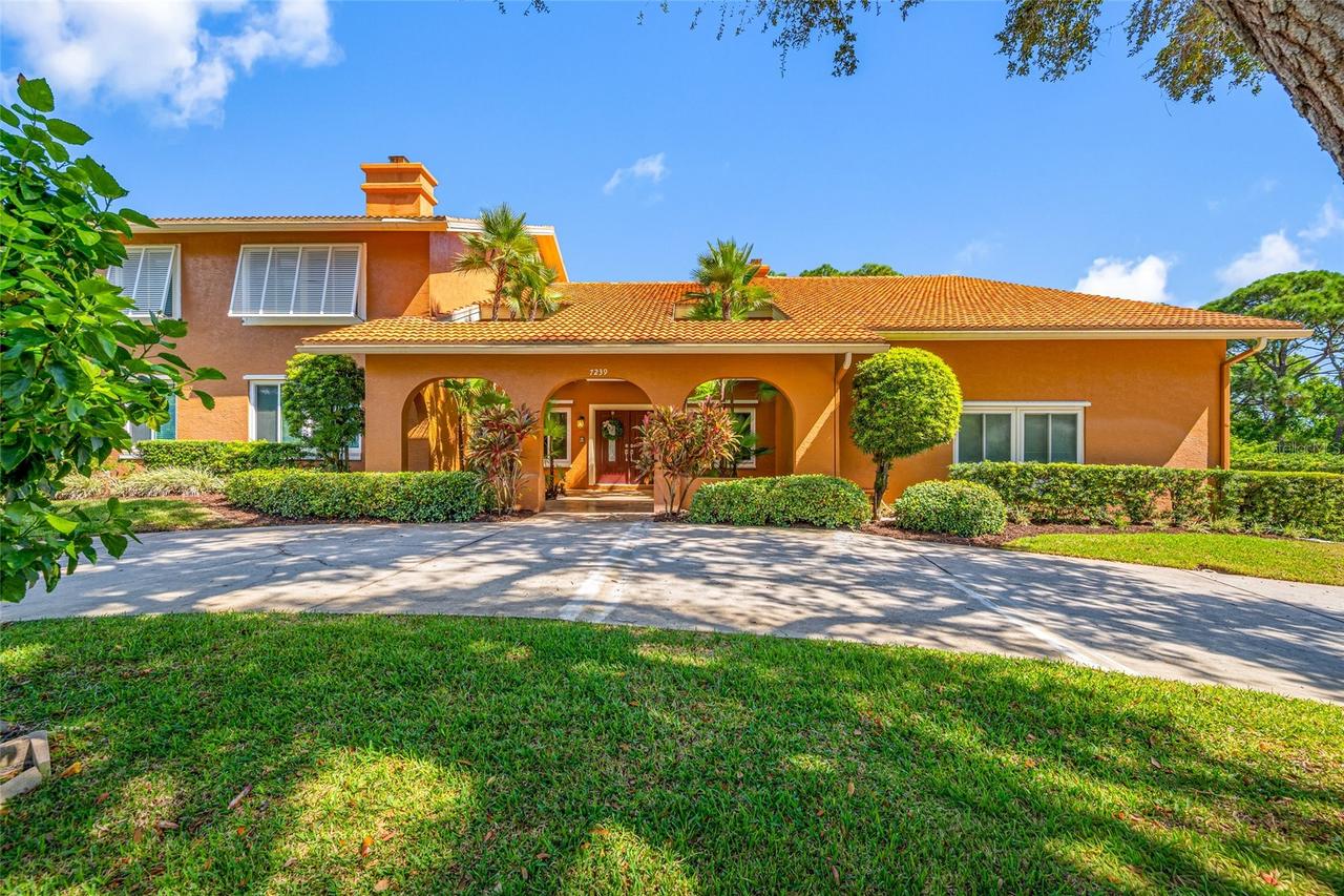 7239 Hunt Club Ln., Seminole, FL 33776