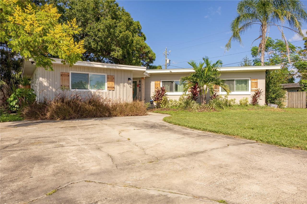 8485 Pelican Ln., Seminole, FL 33777