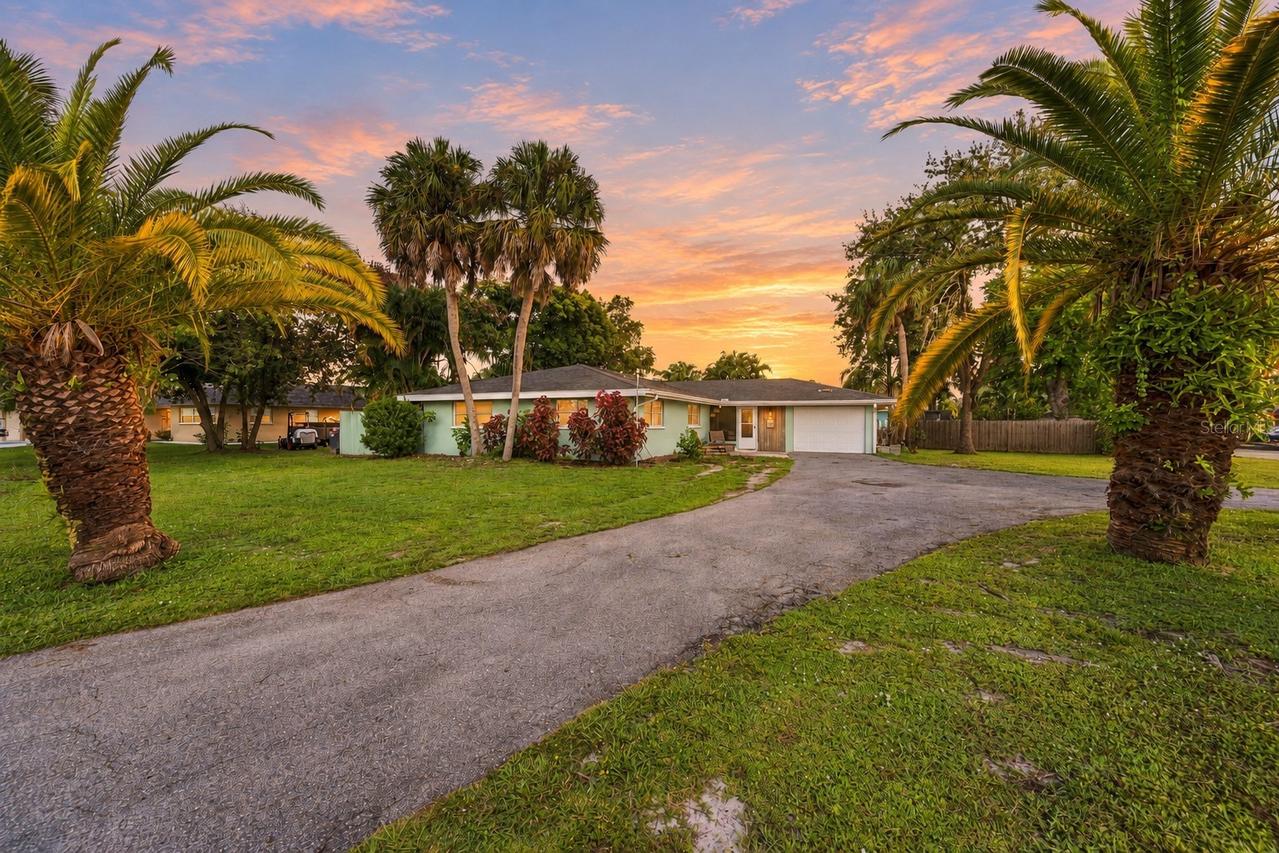 5105 W Country Club Dr., Sarasota, FL 34243