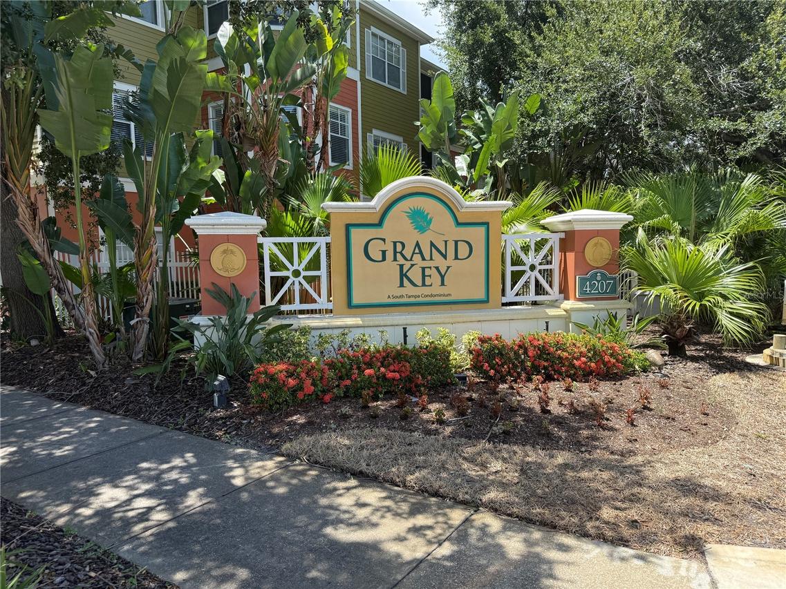 4207 S Dale Mabry Hwy. #2414, Tampa, FL 33611