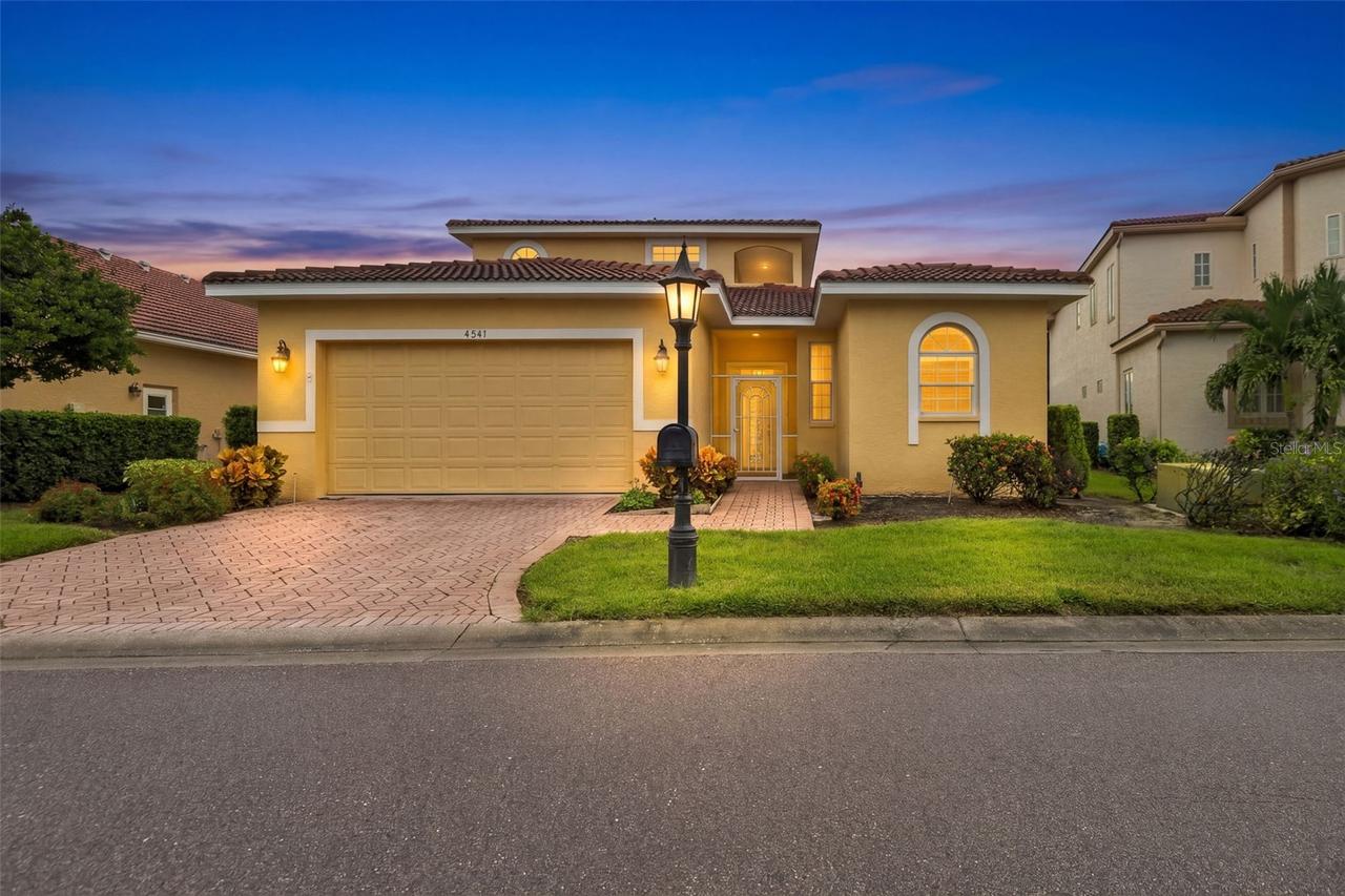 4541 Murcia Blvd. #11, Sarasota, FL 34238