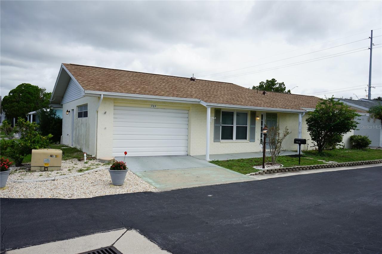 703 Huxley Pl., Sun City Center, FL 33573