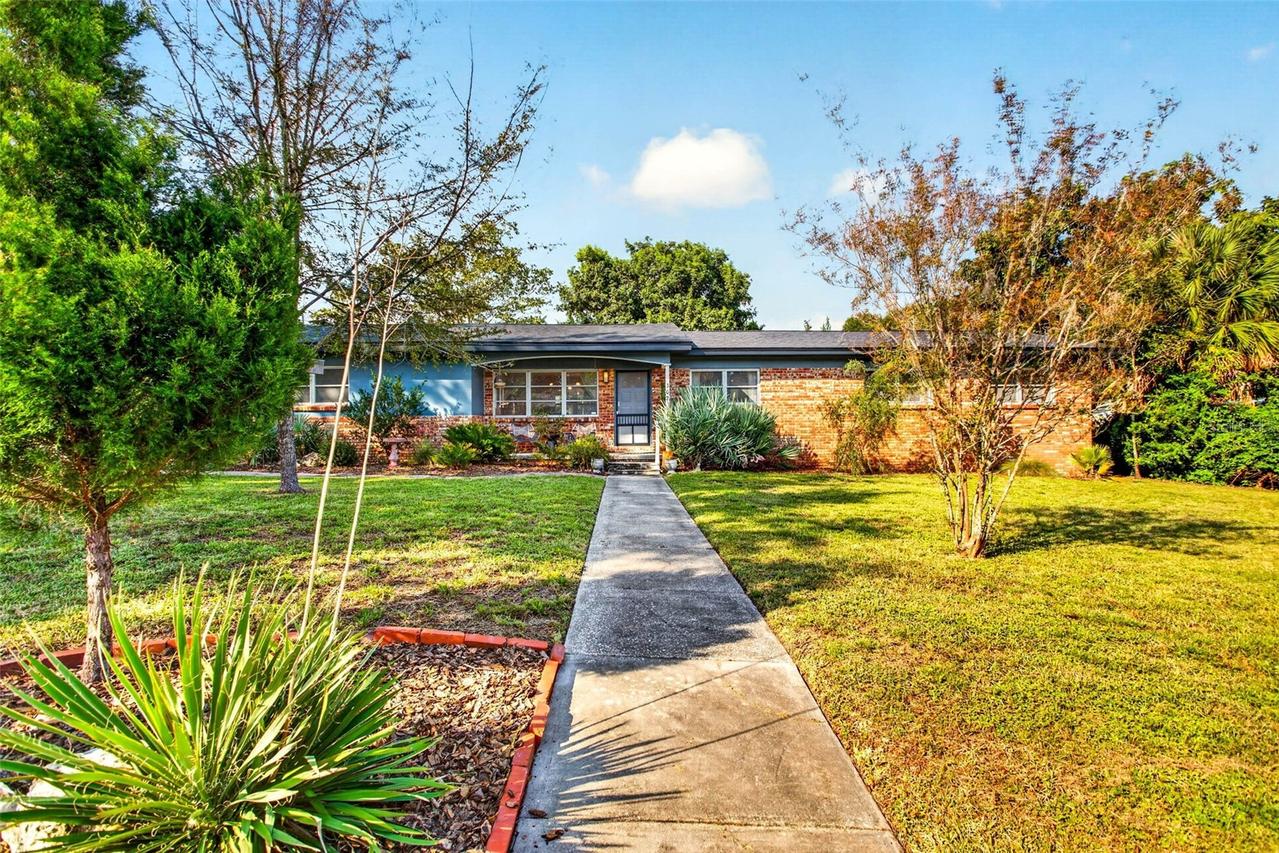 302 Park Ridge Ave., Temple Terrace, FL 33617