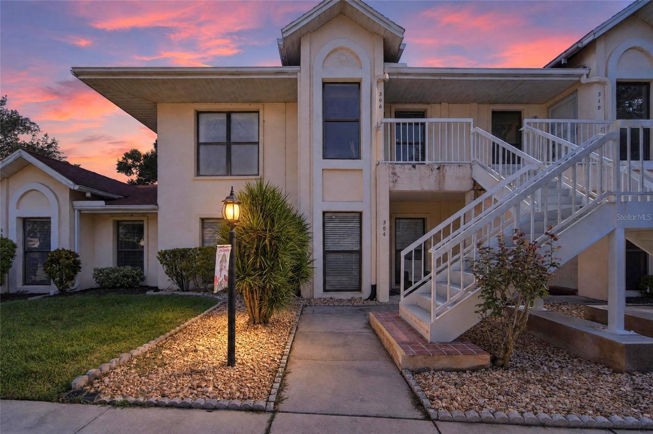 304 Knottwood Ct., Sun City Center, FL 33573