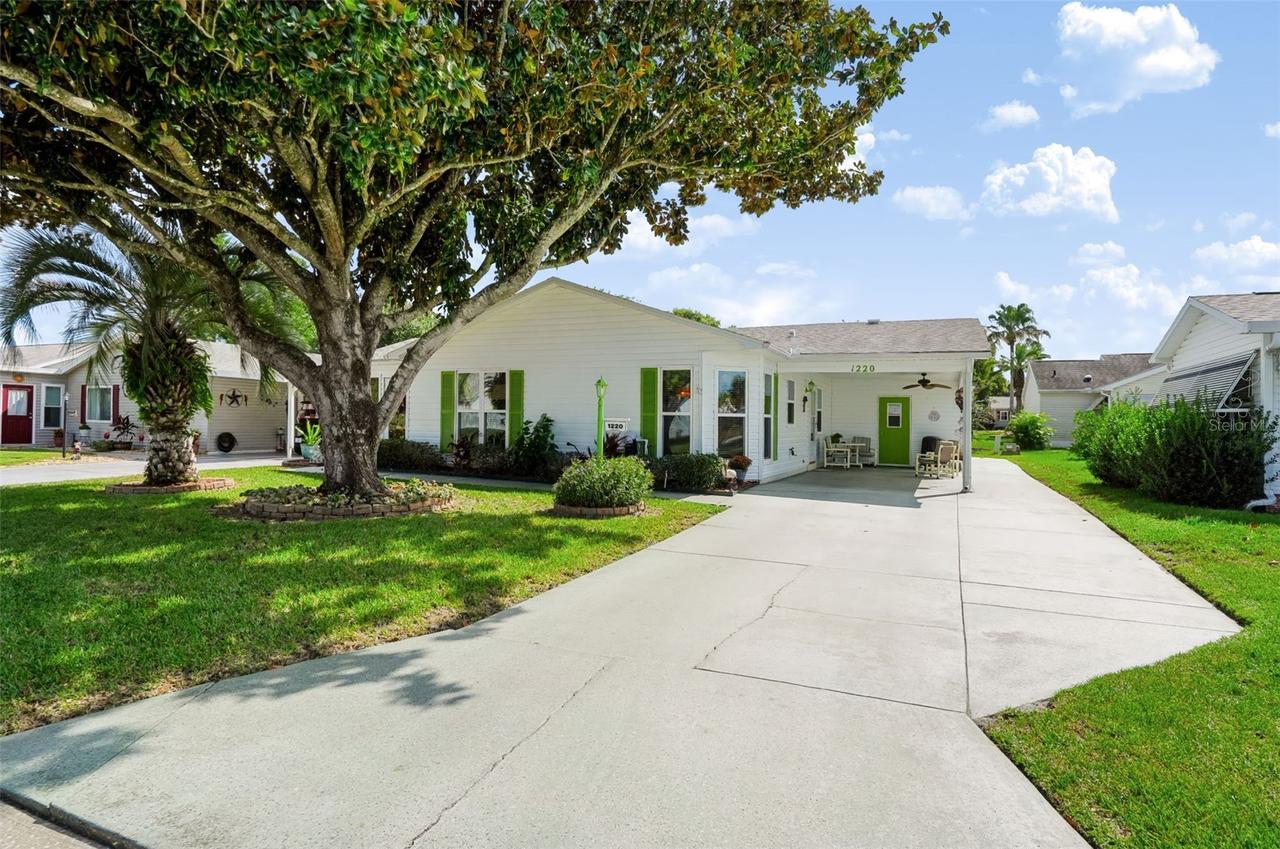 1220 Maria Ct., Lady Lake, FL 32159