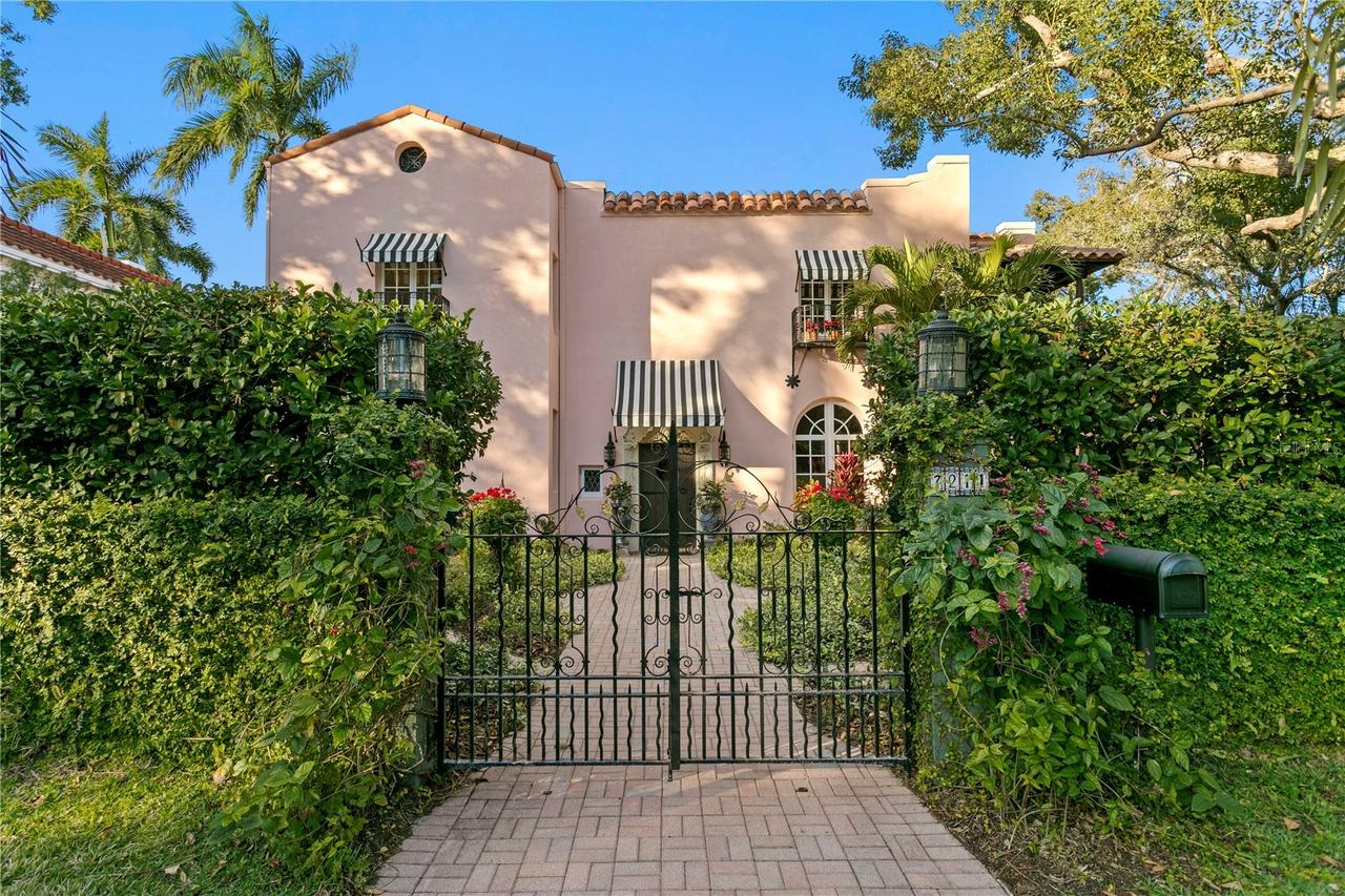 7211 3rd Ave., St Petersburg, FL 33707