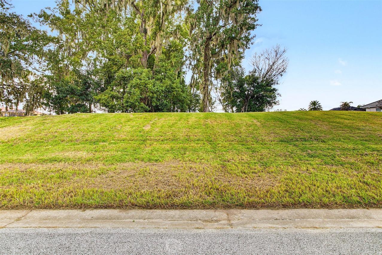13620 Carnoustie Cir, Dade City, FL 33525