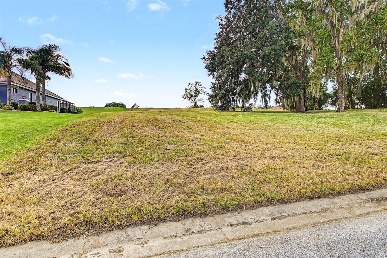 13628 Carnoustie Cir, Dade City, FL 33525