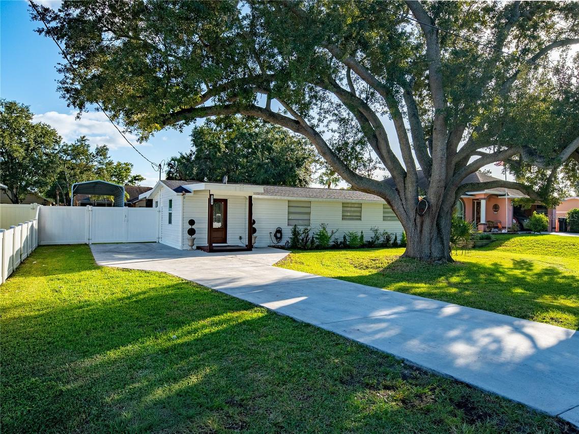 9014 W Norfolk St., Tampa, FL 33615