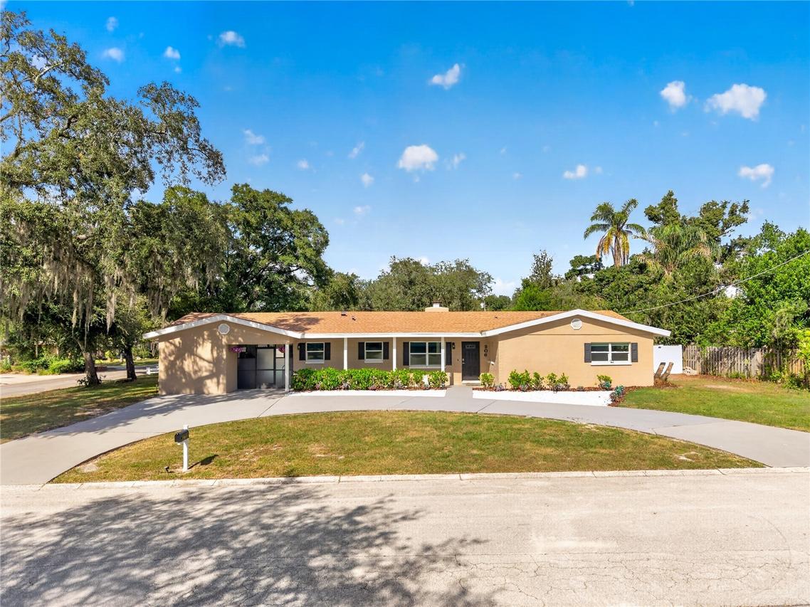 206 Amber Ln., Temple Terrace, FL 33617