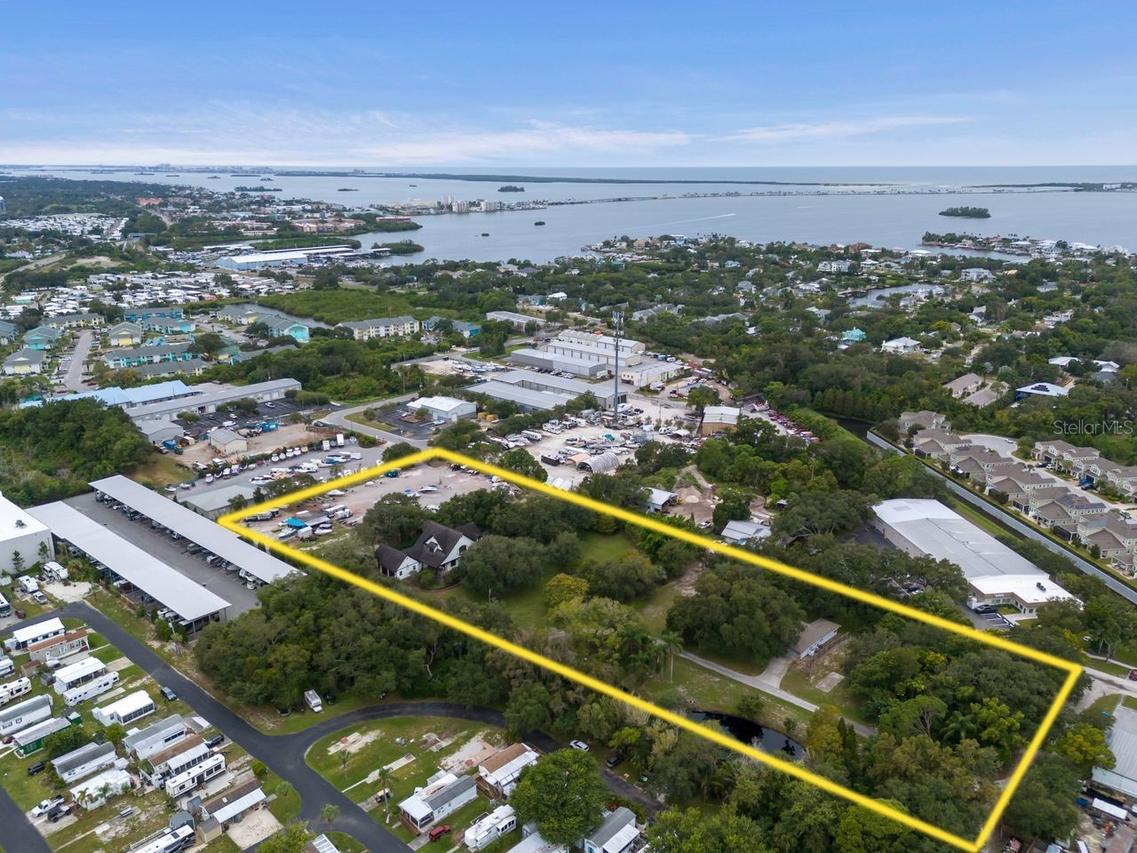 201 Old Oak Ln., Palm Harbor, FL 34683