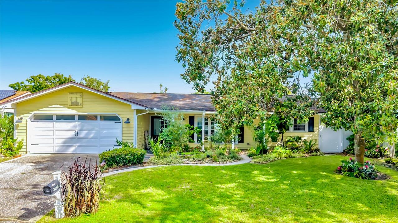 3120 Swan Ln., Safety Harbor, FL 34695