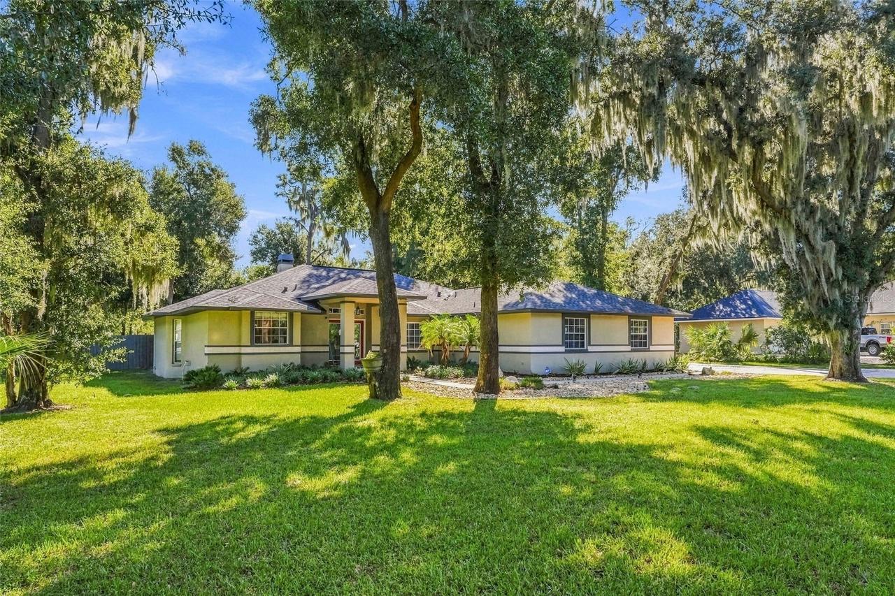 8416 Southwood Oaks St., Lithia, FL 33547