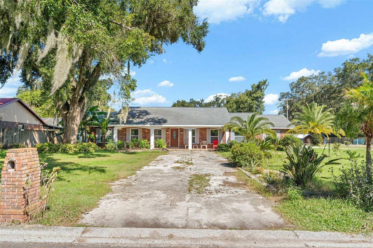 334 Hollowtree Dr., Seffner, FL 33584