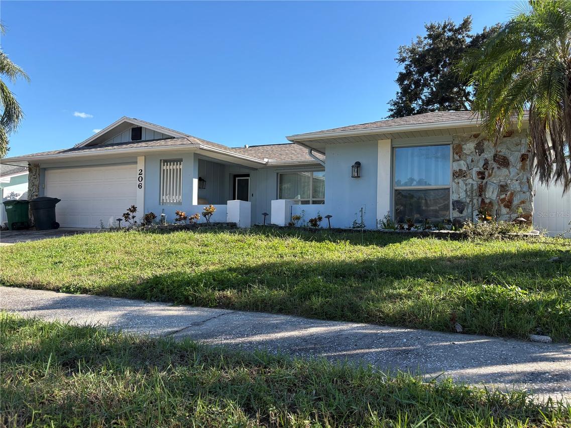 206 Hillcrest Dr., Safety Harbor, FL 34695