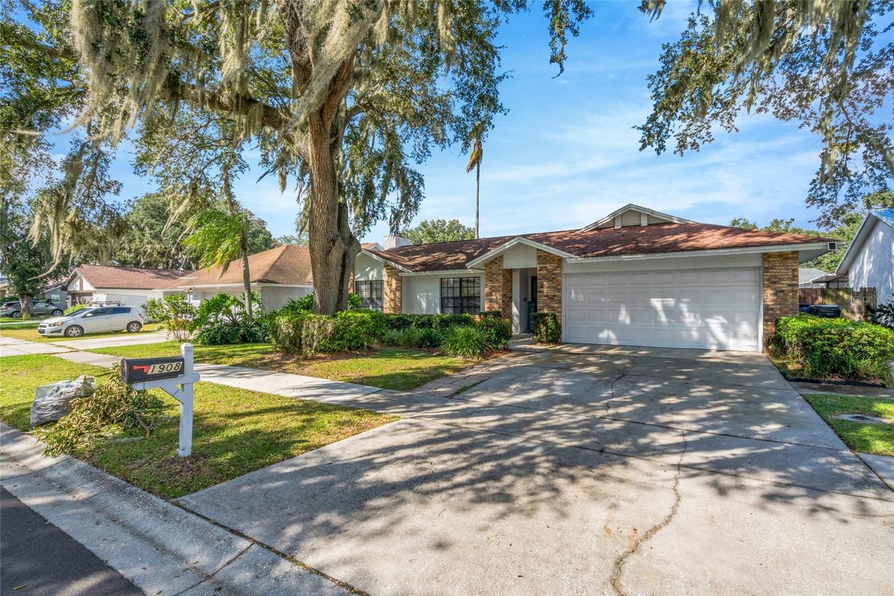 1908 Landside Dr., Valrico, FL 33594
