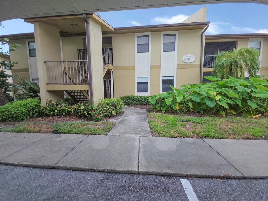 10103 Sailwinds Blvd. #102, Largo, FL 33773