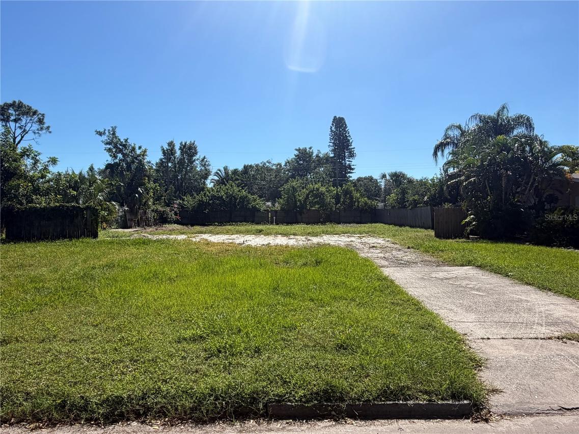 138 N 43rd Dr., St Petersburg, FL 33703