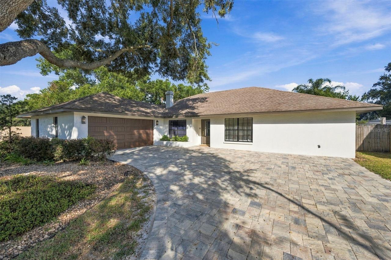 16611 Round Oak Dr., Tampa, FL 33618