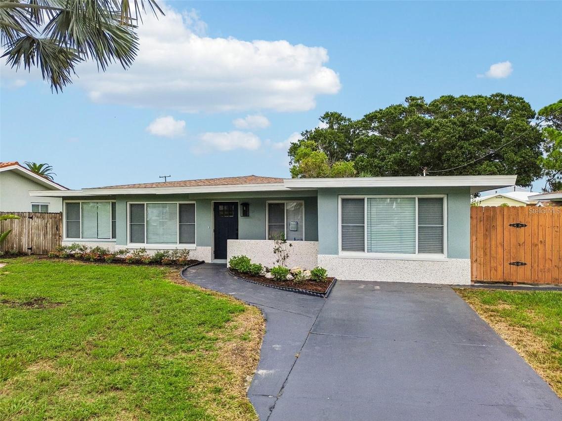 403 Driftwood Dr., Palm Harbor, FL 34683