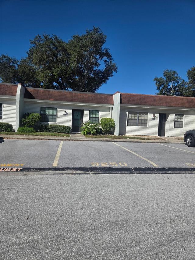 9250 Oakwood Ln., Seminole, FL 33776