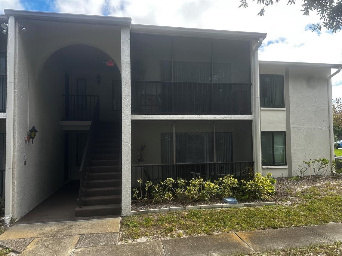 2600 Pine Ridge Way #B2, Palm Harbor, FL 34684