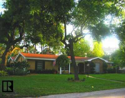 801 Alamanda Dr., Largo, FL 33770