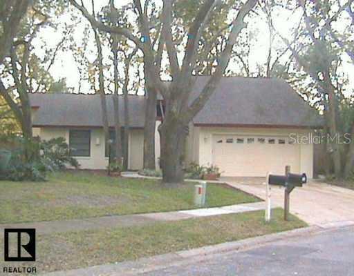 1015 Oak Cir., Palm Harbor, FL 34683