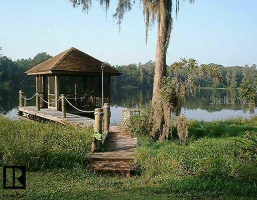 645 Commiston Ln., Lutz, FL 33549