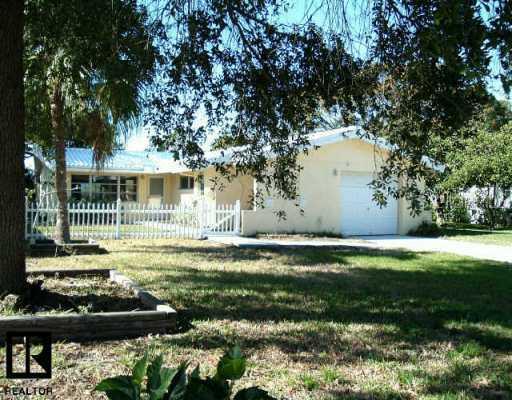 10541 Blossom Lake Dr., Seminole, FL 33772