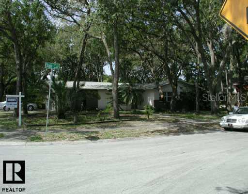 1021 Oak Cir., Palm Harbor, FL 34683
