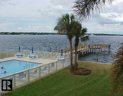 7520 Sunshine Skyway Ln. #T-18, St Petersburg, FL 33711