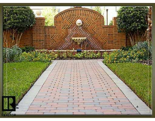 9860 W Park Village Dr. #105, Tampa, FL 33626